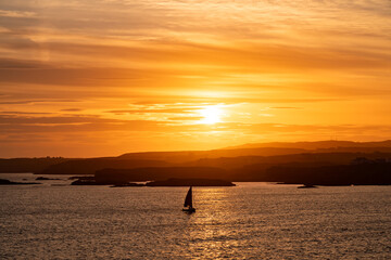 Fototapeta premium Sunset walking around Trearddur bay Anglesey