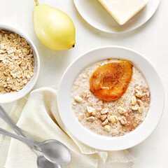 Oat porridge with caramelized pear and peanut