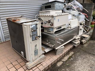 回収される中古厨房機器