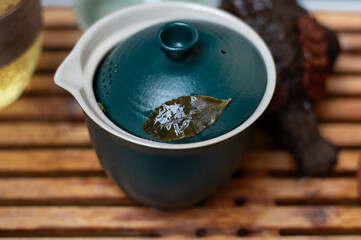 Gaiwan for brewing tea with tea leaves
