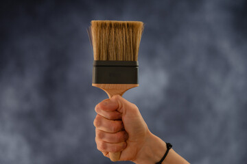 Hand mit Pinsel