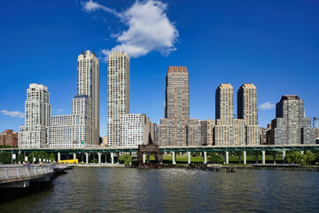 Obraz premium Manhattan seen from Pier I.