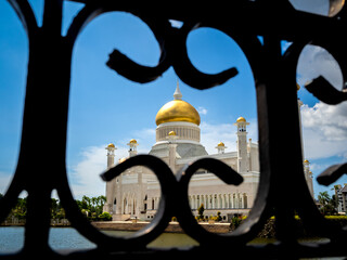 Omar Ali Saifuddien Mosque, named after the 28th Sultan, landmark iconic in Bandar Seri Begawan,...