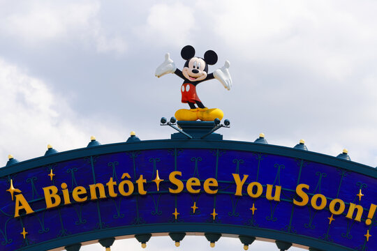 Disneyland Paris Exit Sign . Disneyland Paris is an iconic theme park and resort in the small French town of Chessy.