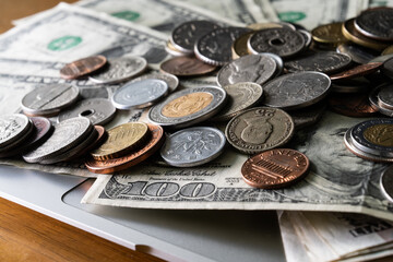 View of the various coins on the various banknotes