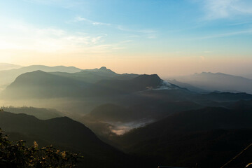 Obraz premium sunrise in the mountains, Sri Lanka