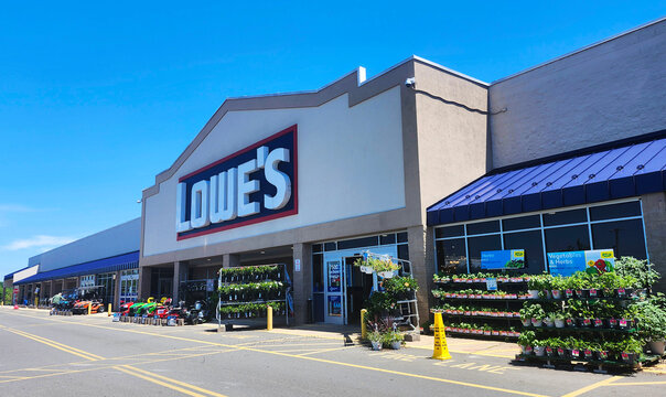 Lowe's Home Improvement Store, Manassas, VA, USA