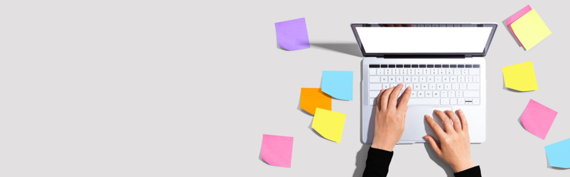 Laptop computer with many sticky notes - Flat lay