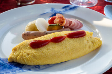 クラッシックホテルの美しい名物オムライス
