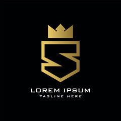 Naklejka premium Luxury Royal Creative Letter S Logo design with crown mark modern minimal concept