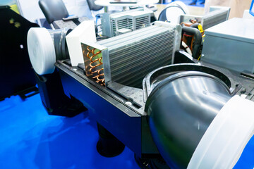 Ventilation unit with active thermodynamic recovery and inverter compressor