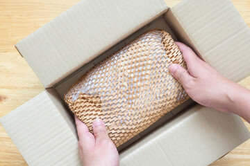 Eco friendly brown paper honeycomb wrap for product packaging parcel carton box