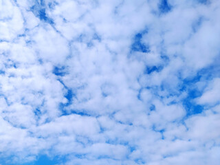 Obraz premium Clear blue sky texture and white fluffy cloud nature background. The sun shines bright in the daytime in summer