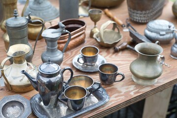 アンティークの歴史的な魅力のある銀食器達