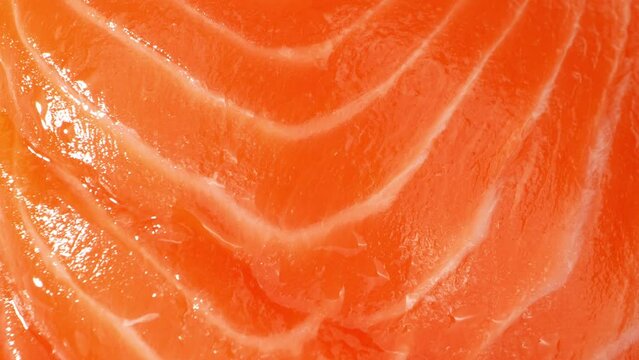 Dive into exquisite salmon slices, boasting discernible muscle layers, succulent intramuscular fat, and a luscious orange tone from astaxanthin, a true testament to their premium quality.
