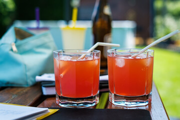 2 Gläser Campari Orange am Tisch