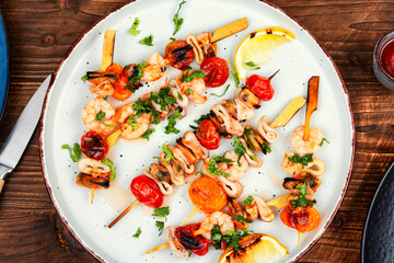 Appetizing seafood kebabs.