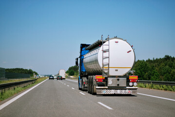 UN IMO Hazardous Dangerous Flammable Marine Pollutants Goods Truck Transportation