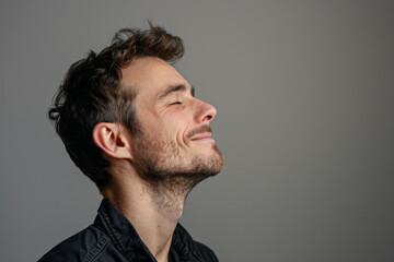 Obraz premium A close up of a man with beard and closed eyes looking to a side