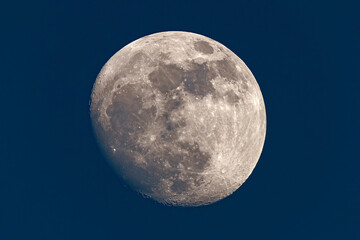 Gibbous Moon © GOLVR