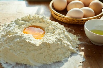 Step-by-step cooking process. Pour the yolk of the egg into the flour to make the dough.