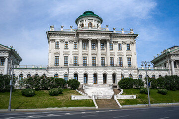 The Pashkov House is an architectural monument. It was built in the 18th century in Moscow in the classical style by architect V.I. Bazhenov.