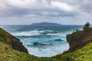 小笠原諸島・母島　台風後の荒れた海　
