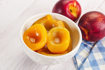 Canned peaches with sweet syrope