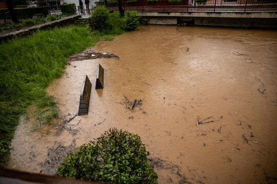 Hochwasser Rems in Winterbach Gleisdorfer Platz im Remstal Rems-Murr-Kreis 