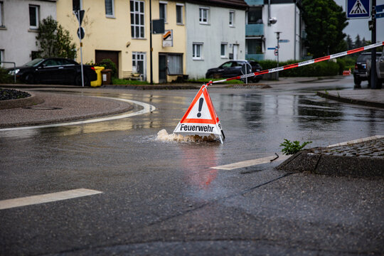 Hochwasser Rems in Winterbach im Remstal Rems-Murr-Kreis, &Uuml;berlauf Kanalisation