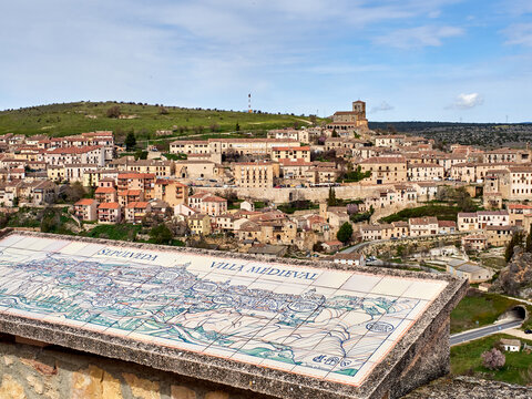 Panoramic view of Sep&uacute;lveda from Zuloaga viewpoint. Sepulveda, Province of Segovia, Castilla y Le&oacute;n, Spain, Europe
