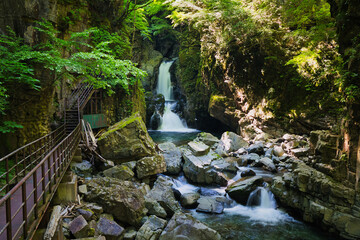 岐阜県下呂市小坂のがんだて公園の美しい三ツ滝