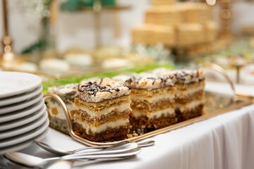 słodki stół na uroczystości weselnej