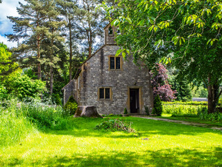 Obraz premium Hutton le hole church and grounds. 
