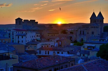 PUERTA DE BISAGRA AL ATARDECER DE TOLEDO