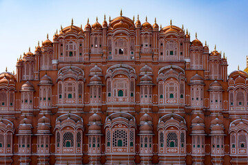 Closeup shot of the iconic hawa mahal in jaipur, featuring its intricate latticed windows