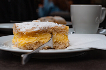  Piece of vanilla cream cake