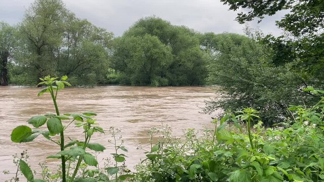 Hochwasser und &Uuml;berflutung 