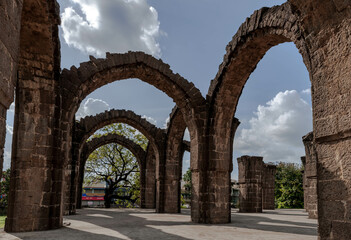 Obraz premium Bara Kaman is the unfinished mausoleum of Ali Adil Shah II in Bijapur, India.