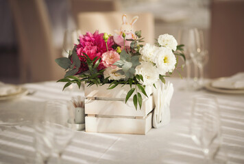 wedding decor. Wedding decoration on table. Floral arrangements and decoration. Arrangement of pink and white flowers in restaurant for event. 