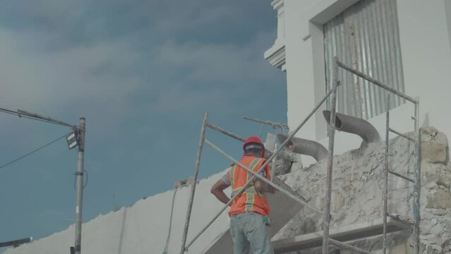 OBRERO TRABAJANDO (LOG - 24 fps)