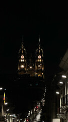 Fototapeta premium foto nocturna, Quito, capital Ecuador, cúpula, iglesia