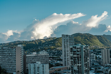Obraz premium Cumulus congestus or towering cumulus clouds are a species of cumulus ， Koʻolau Range，Honolulu Oahu Hawaii