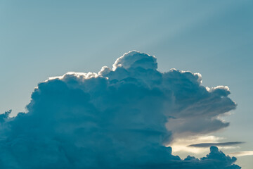 Sunlight shining through clouds, giving rise to crepuscular rays，Honolulu Oahu Hawaii