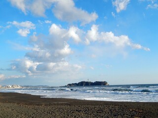夕焼けの辻堂海岸の風景　江ノ島