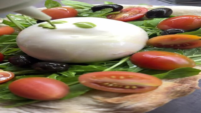 Pinsa romana, rucula cherry y burrata, pizza