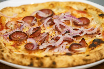 Traditional artisanal pizza with long-maturing dough