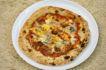 Traditional artisanal pizza with long-maturing dough