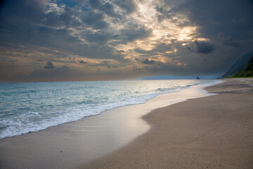 奄美、日の出、渚、波