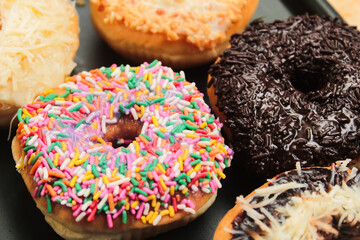 donuts with icing sugar